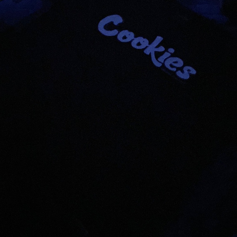 Hey I’m selling a cookies t-shirt size 2X black